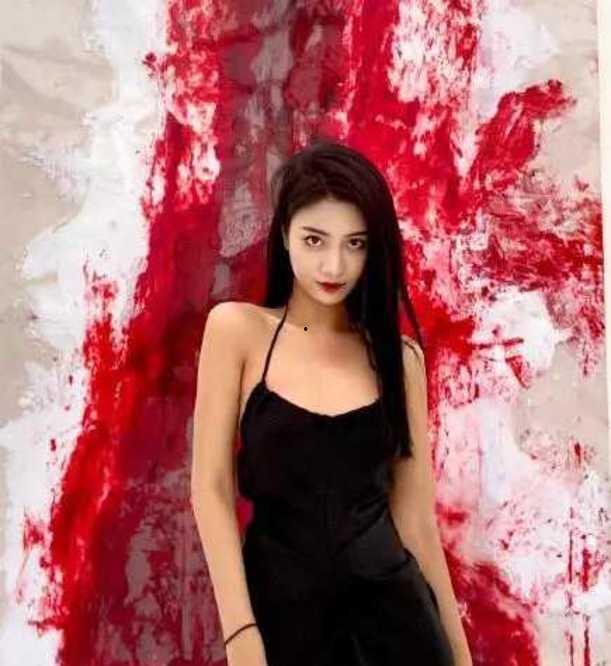 女网红吃瓜爆料,娱乐圈幕后真相大曝光! 第1张 女网红吃瓜爆料,娱乐圈幕后真相大曝光! 第1张